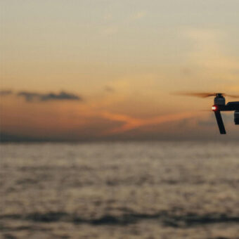 drone boven water