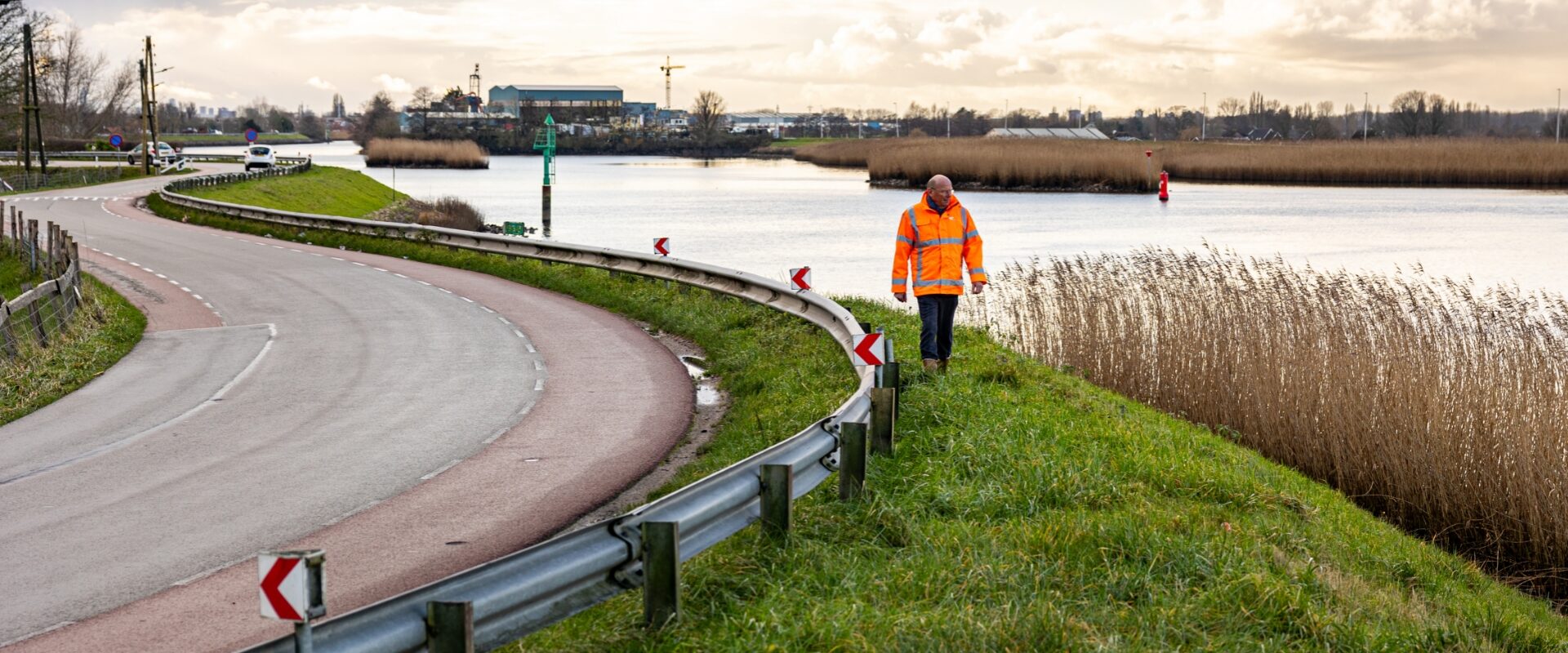 De dijk op met oud-dijkgraaf Toon van der Klugt