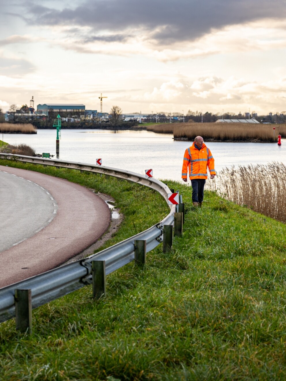 De dijk op met oud-dijkgraaf Toon van der Klugt