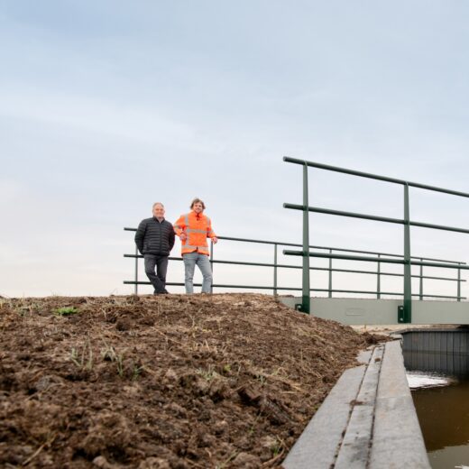 Waterschap Drents Overijsselse Delta (WDODelta) verving twee oude bruggen door nieuwe exemplaren van composiet waarin onder andere PET-flessen zijn verwerkt.