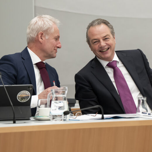 Wetgevingsoverleg water met aan tafel minister Matlener van IenW.